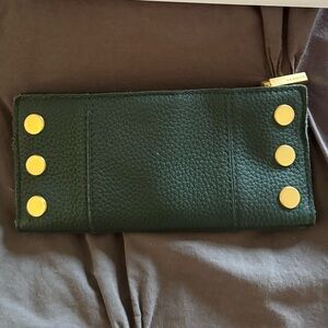 Hammit 110 North wallet in dark green